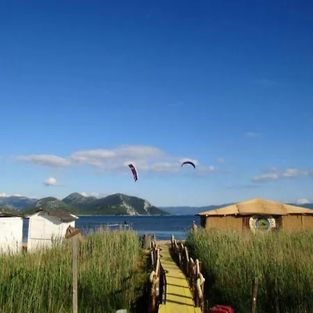 Apartment Roza 2 *
