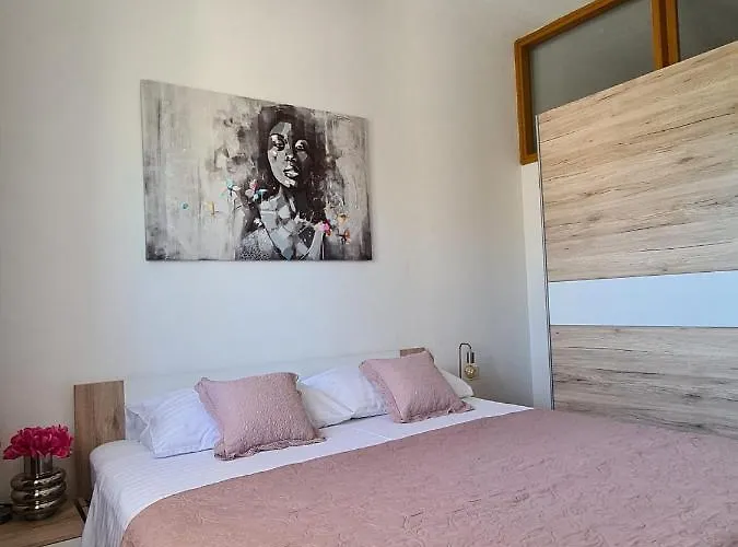 Roza 2 Apartman Ploče